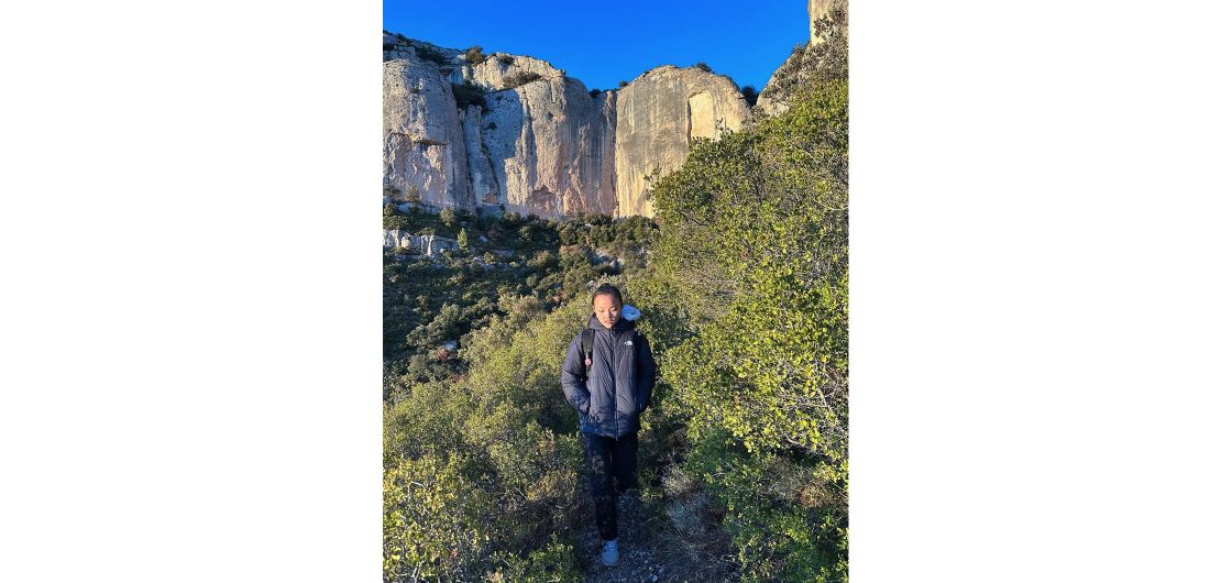 Chaeyun Seo Instagram Climber below cliffs