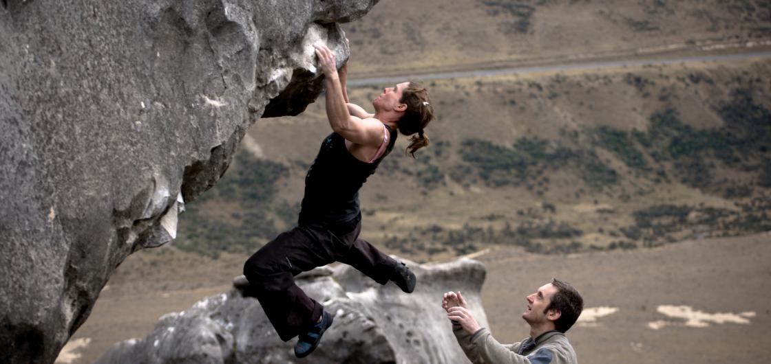 Rachel Musgrave on Disconnect at Flock Hill. Derek Thatcher Woman bouldering