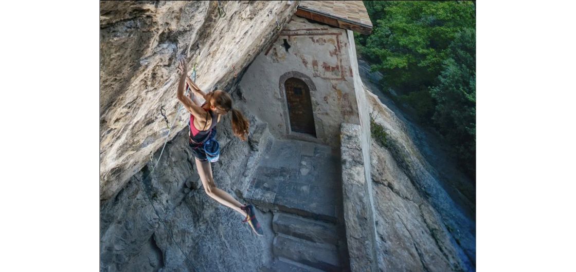 Laura Rogora on Erebor (9b), photo courtesy of @overchalked on instagram. Female climber on steep rock.