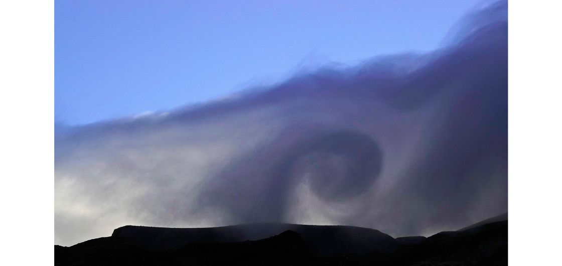 Rotor cloud forming on Panitaki/Fanthams Peak. Photo by Chris Prudden Cloud Swirl