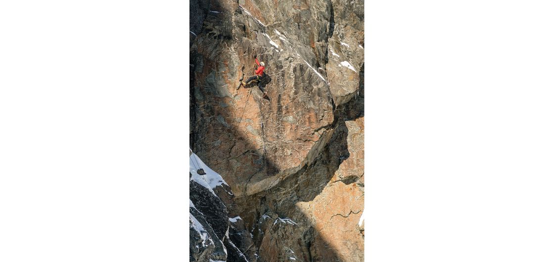 The author flashing Under Pressure (M8). Photo: Tom Hoyle Mixed climbing