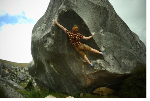 Big span for boulderer