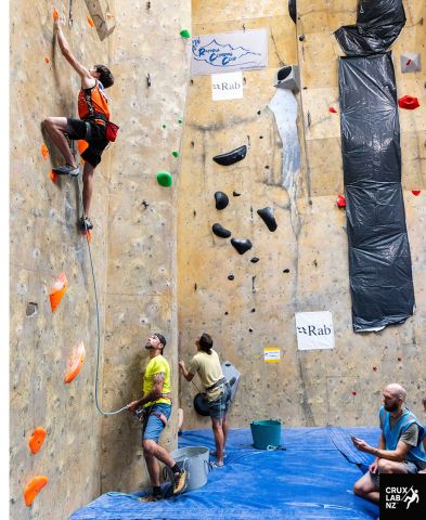 Competitor in climbing competition