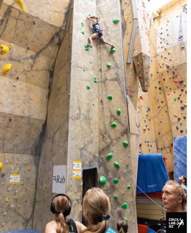 Competitor in climbing competition