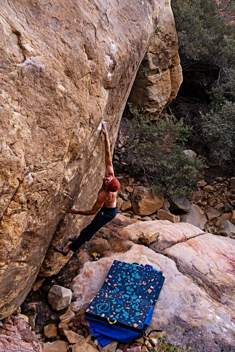 Boulderer trying hard