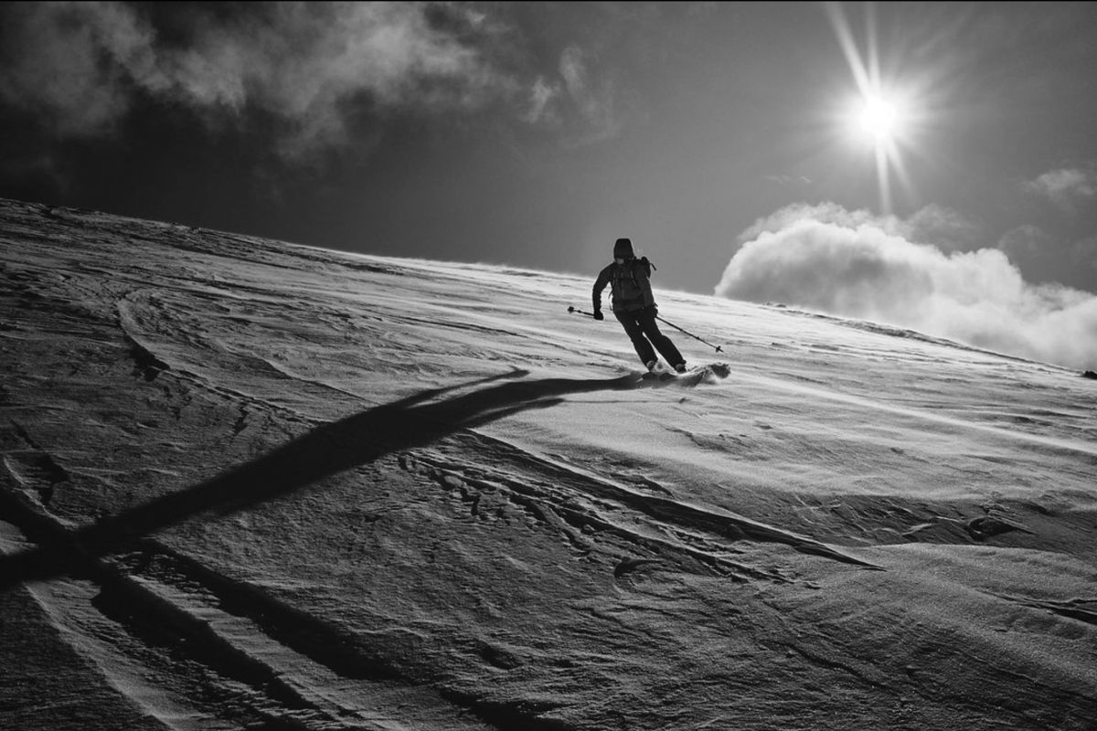 Felicity Thomas skiing the Elan Ripstck 94W on Roy's Peak, Wānaka. Photo: Tom Hoyle skier in off piste snow